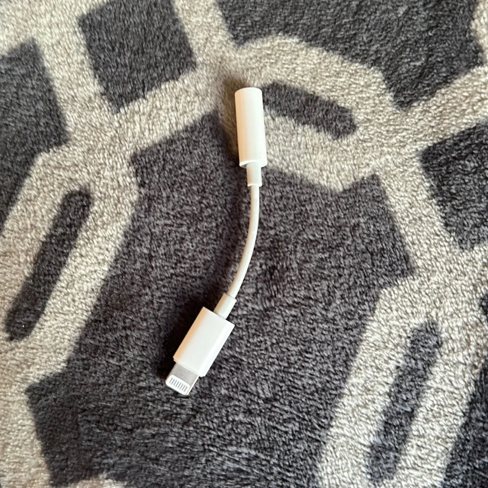 Apple lightning to 3.5mm Headphone Adapter